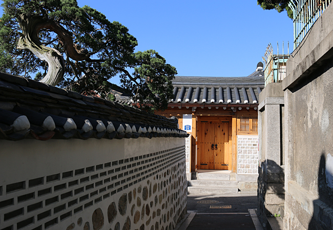 This is a typical hanok located in Bukchon Hanok Village. Photograph ©2014 by Brian Cohen.
