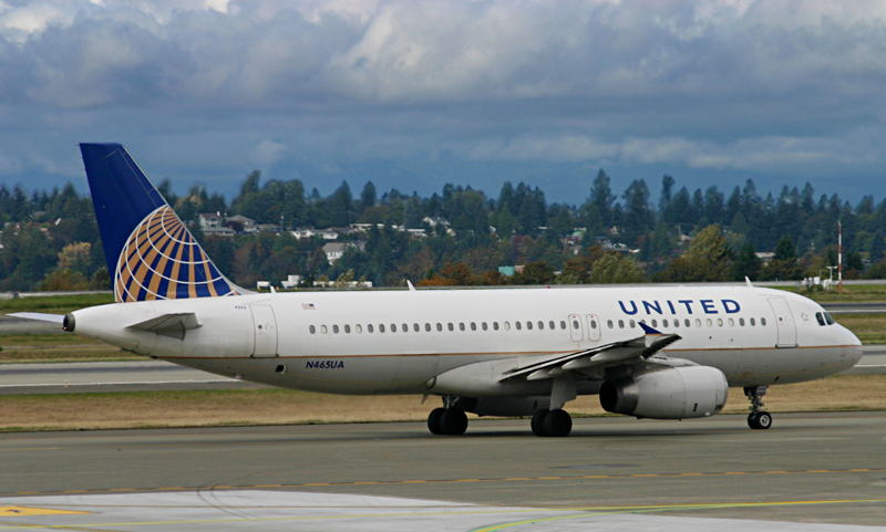 United Airlines Airbus A320-232 On Taxiway
