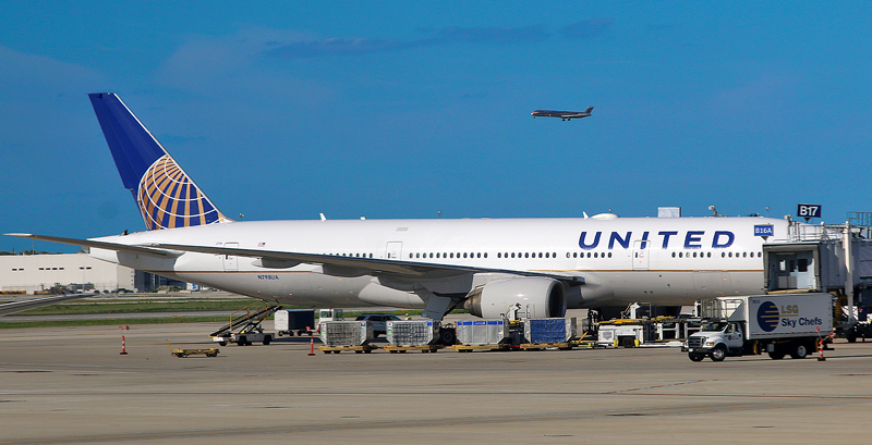 United Airlines Boeing 777-222(ER) airplane